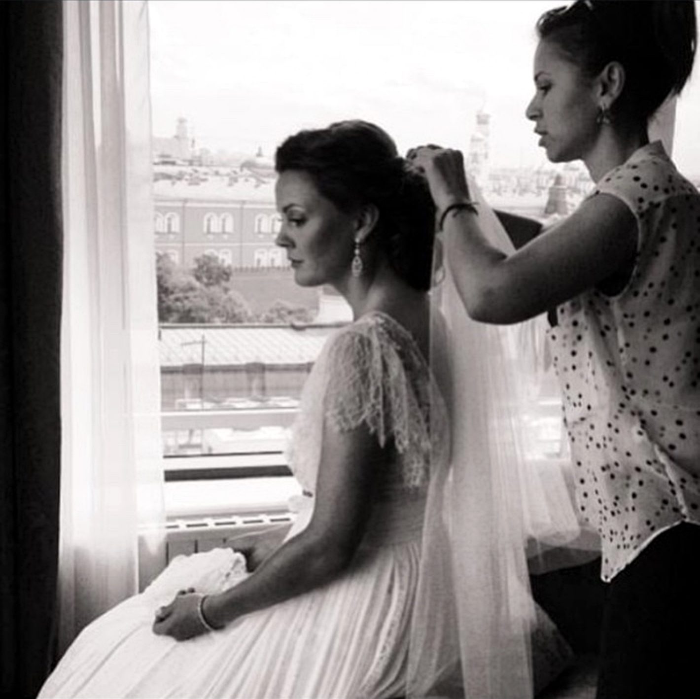 Aida Kurbanova styling a bride